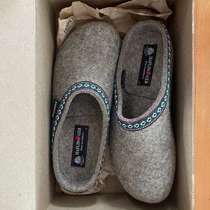 Haflinger Classic Grizzly Slippers Size 40, New in Box